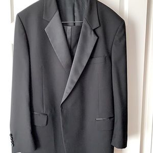 Men’s John Weitz Signature Collection  tuxedo.